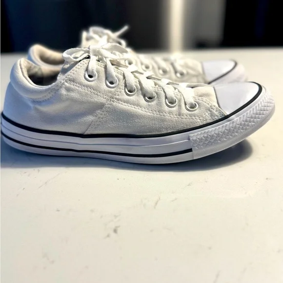 Converse Classic White Chuck Taylor All-Star Sneakers Women  size 7 - Picture 4 of 13